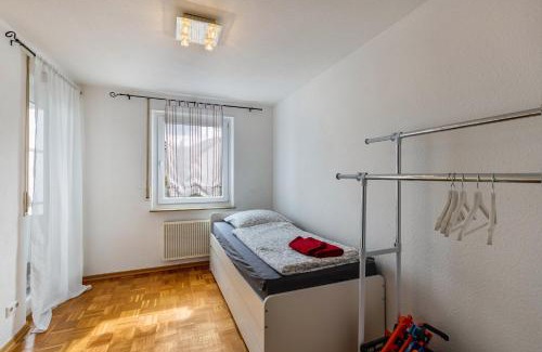 Reutlingen Apartment | Central 3-Room Apartment - Pet Friendly & Family-Oriented