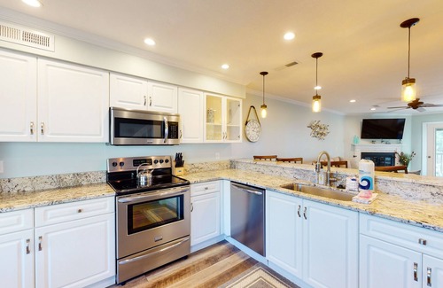 Johns Island Condo | Marshfront Condo with Amazing Views, Pool & Two Porches