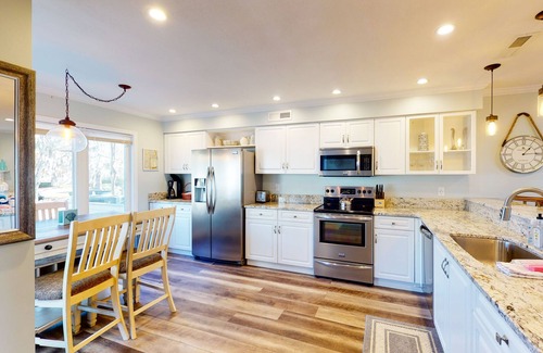 Johns Island Condo | Marshfront Condo with Amazing Views, Pool & Two Porches