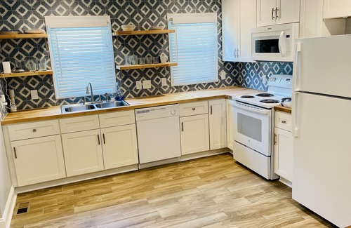 Greensboro House | Convenient Stay Near G'boro Coliseum with Great Amenities