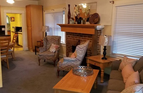 Downtown Klamath Falls House | Experience Downtown Comfort at SmartHouse with Hot Tub & BBQ