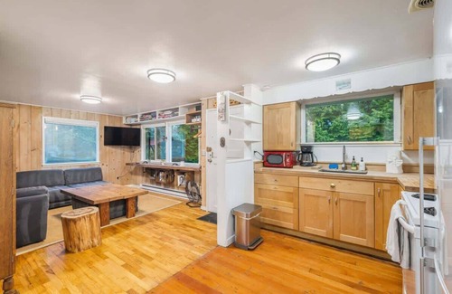 Fauntleroy Cottage | Discover a Cozy West Seattle Cottage for Your Urban Retreat