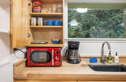 Fauntleroy Cottage | Discover a Cozy West Seattle Cottage for Your Urban Retreat
