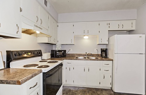 Independence House | Inviting 2b1b Retreat Steps from Downtown Independence MO