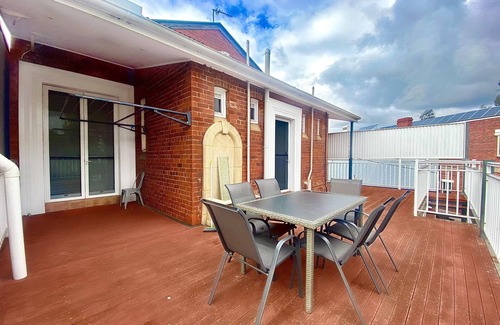 Wagga Wagga House | Discover Waterviews at 30 Fitzmaurice St in CBD