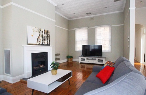 Wagga Wagga House | Discover Waterviews at 30 Fitzmaurice St in CBD
