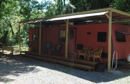 Karns House | Charming Tiny Home Conversion with Pet-Friendly Amenities