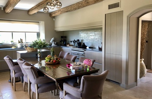 Les Baux-de-Provence Villa | Exclusive Escape with Heated Pool & Jacuzzi near St Rémy