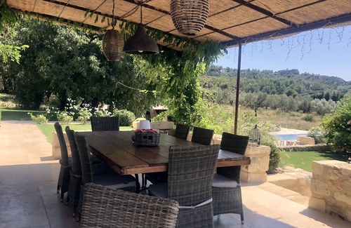 Les Baux-de-Provence Villa | Exclusive Escape with Heated Pool & Jacuzzi near St Rémy