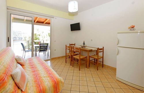 Blato Apartment | Oceanfront 30 m² Apartment with Kitchen for 3 Guests