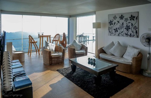 Tennekumbura Bed & Breakfast | Relax at Sky Pavilion: Pool, Breakfast & Great Reviews