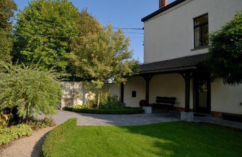Fleurus Bed & Breakfast | Comfortable Bed and Breakfast for 5 with Pet-Friendly Perks