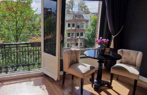 Jordaan Bed & Breakfast | Delightful Bed and Breakfast for Two with Kitchen Access