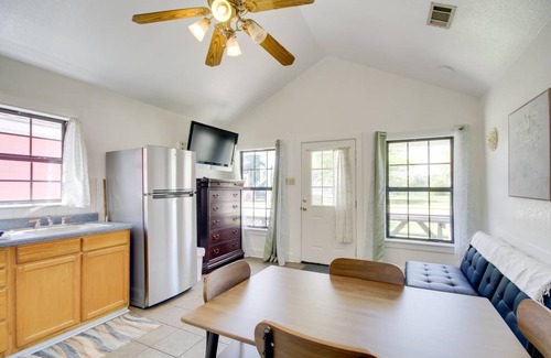 Biloxi Cottage | Cozy 30 m² Cottage with Pool and Lake Views for Four