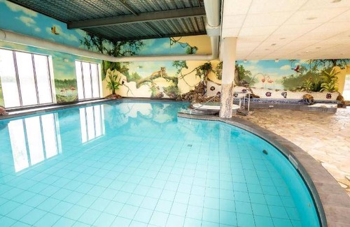 Leuken Ski Chalet | Cozy Chalet with Pool & Kitchen for 4 Guests