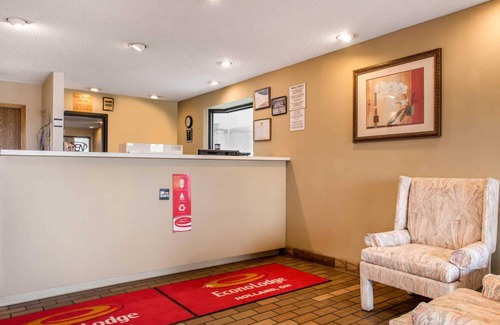 Holland Hotel | Cozy Hotel with Pool & Pet-Friendly Amenities for Guests