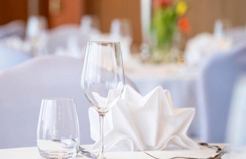 Petersberg Hotel | Cozy 30 m² Hotel for Up to 4 Guests with Restaurant & Pets