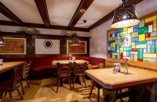 Petersberg Hotel | Cozy 30 m² Hotel for Up to 4 Guests with Restaurant & Pets