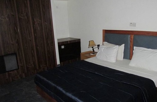 Asaba Resort | Cozy Private Room with Pool and Lake View for Two Guests