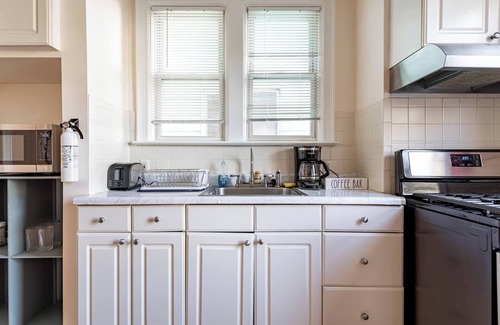 Hackensack River Waterfront Bed & Breakfast | 30-Min to NYC: 2BR Apt, Pets Welcome