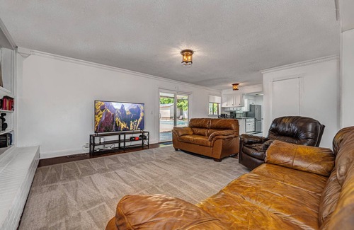 Midwest City House | 30 min to OU! Spacious 5 bedroom home with Private Pool and Hot Tub