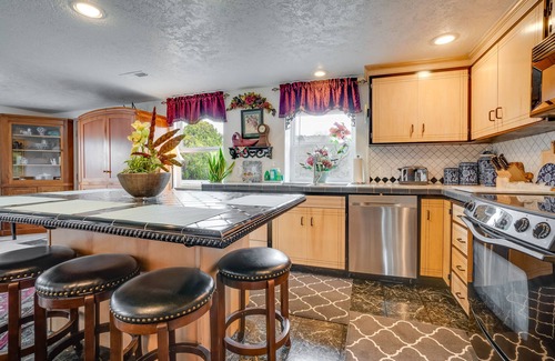 Monitor House | East Wenatchee Retreat with Hot Tub & Family-Friendly Perks
