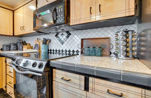 Monitor House | East Wenatchee Retreat with Hot Tub & Family-Friendly Perks