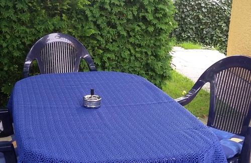 Glienicke/Nordbahn House | Convenient Access to Berlin: Enjoy Breakfast & Family Amenities