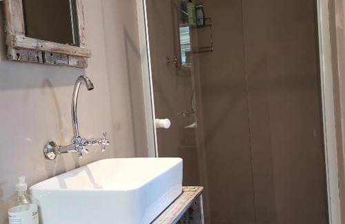 Greyton House | Pet-Friendly Retreat at 30 Oak Street – Rated 9/10 by Guests