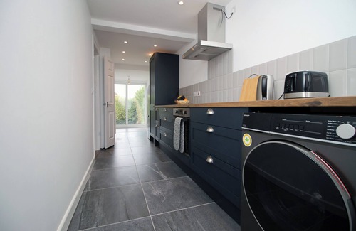Llanrumney House | Save on Monthly Stays for Families and Business Travelers