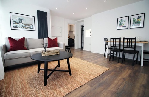Llanrumney House | Save on Monthly Stays for Families and Business Travelers