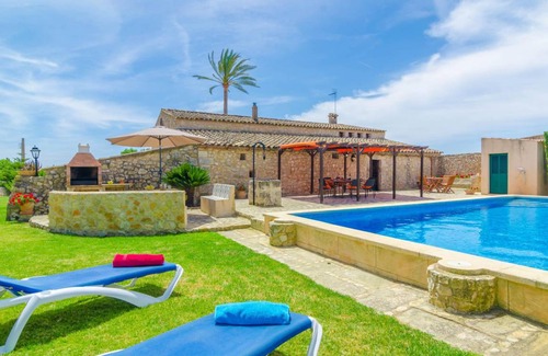 Vilafranca de Bonany Villa | Spacious 4-Bedroom Villa for Family Getaways