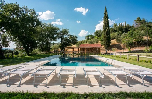 Montecchio Villa | Spacious Villa with Pool & Pet-Friendly Amenities for 11