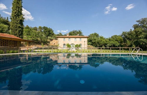Montecchio Villa | Spacious Villa with Pool & Pet-Friendly Amenities for 11