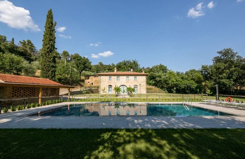 Montecchio Villa | Spacious Villa with Pool & Pet-Friendly Amenities for 11