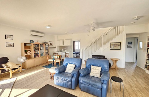 Waterhouse House | 300 Steps - 300 Steps to Robes' famous Longbeach - Pet friendly Inside