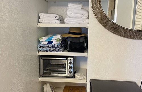 Vero Beach Apartment | Steps from the Beach with Free Bikes & Putting Greens
