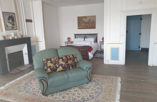 Chateauponsac House | Explore a Historic 300-Year-Old Chateau with Breakfast