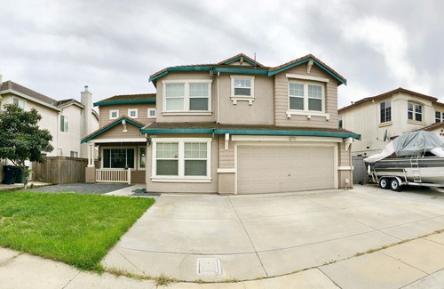 Modesto House | Spacious Quiet House with Ocean View in Modesto - Rated 9/10