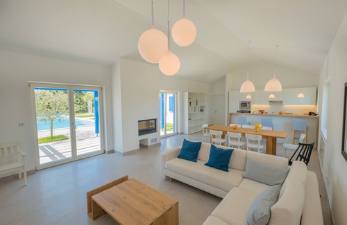 Butkovici Villa | Experience Ultimate Relaxation with Pool and Tennis Courts