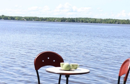 Pincourt Apartment | 300742 Au Bord de Leau 15 min Aeroport Montreal Lakefront Apart