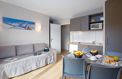 Pra Loup Apartment | Cozy Retreat in Pra Loup with Balcony and Ski Locker