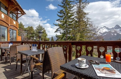 Pra Loup Apartment | Cozy Retreat in Pra Loup with Balcony and Ski Locker