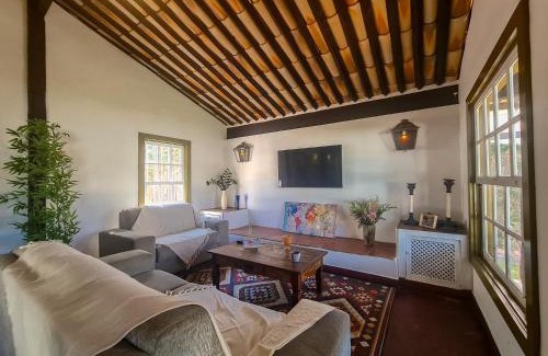 Porto Belo House | Ideal Getaway Near Praia Manguinhos with Family Amenities