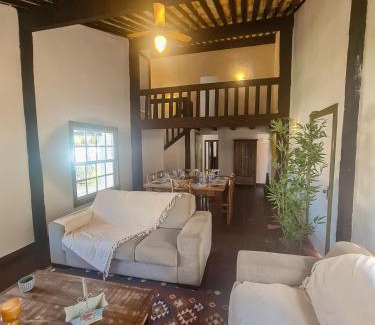 Porto Belo House | Ideal Getaway Near Praia Manguinhos with Family Amenities