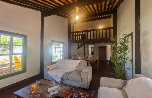 Porto Belo House | Ideal Getaway Near Praia Manguinhos with Family Amenities