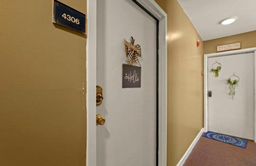 Banner Elk Apartment | Relax at 301 Pinnacle Inn Rd with Private Pool & Hot Tub