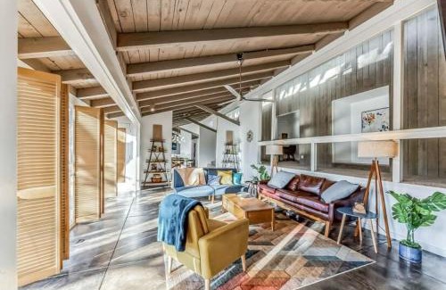 Irving House | 301 Rochelle