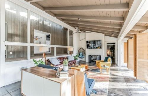 Irving House | 301 Rochelle