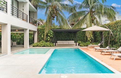 R House | Mixie 305: Family-Friendly Getaway with Pool & Breakfast